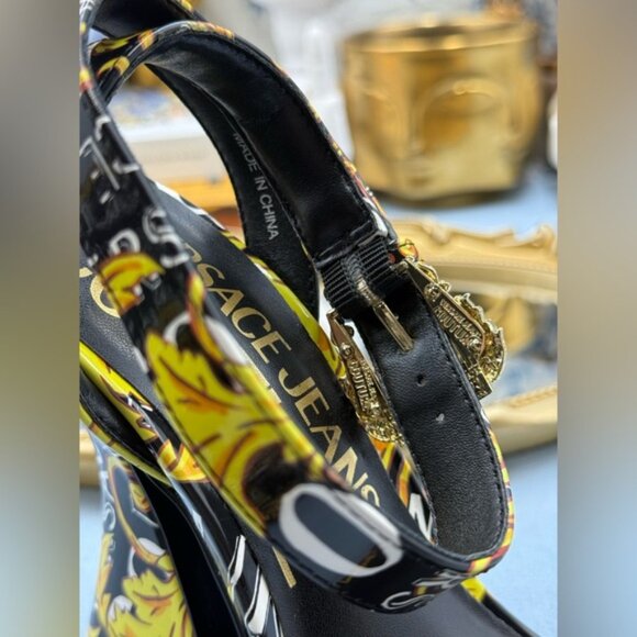 🆕 VERSACE JEANS COUTURE 🧿 NWOB Logo Couture Kirsten Heeled Sandals, Black Sz 8 - Picture 12 of 16